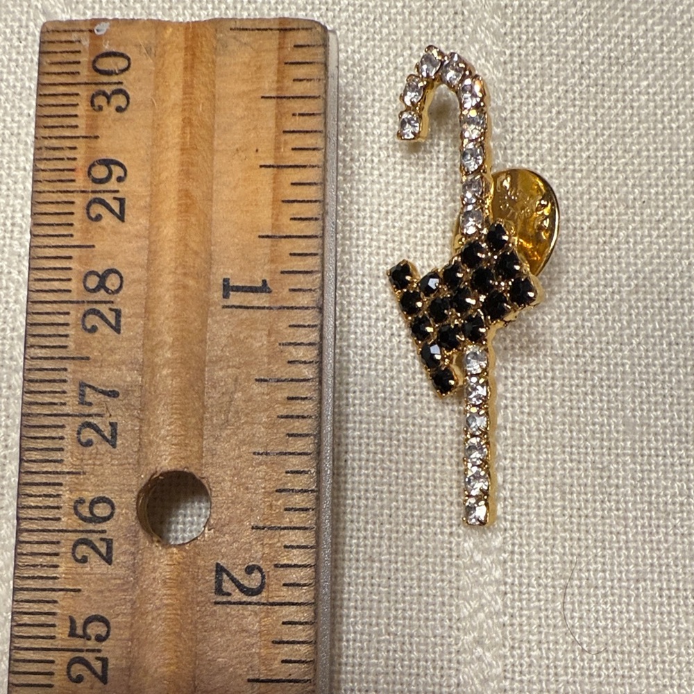 Elegant Gold and Black Crystal Brooch
